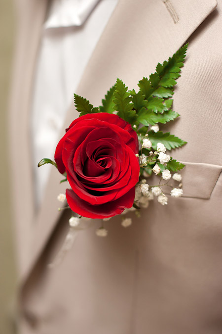 Rose Boutonniere for Groom - Wedding Flower Tips