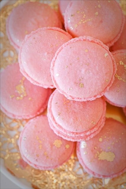 Pink and gold wedding cupcakes or macarons - Pink and Gold Wedding Theme Ideas