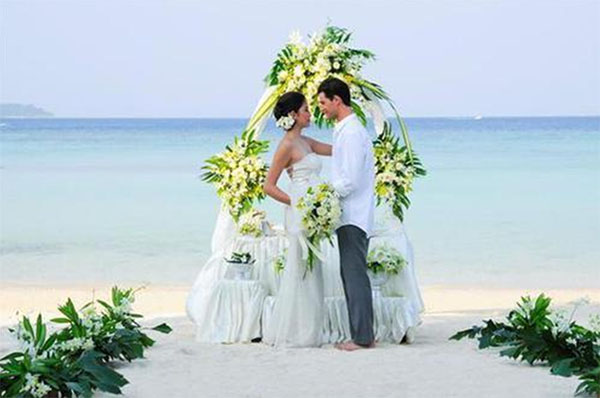 Phi Phi Islands - Best Destinations for a Wedding in Tropical Paradise