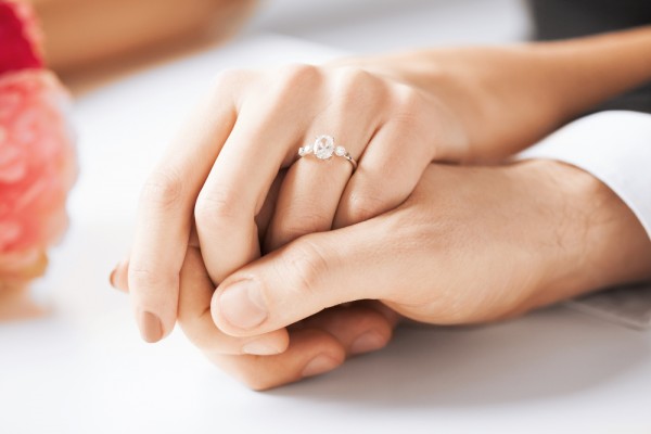 Choosing Her Engagement Ring: What Should You Expect?