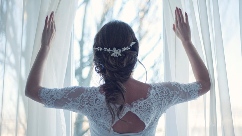 5 Things A Bride Needs To Get Ready On Her Wedding Morning